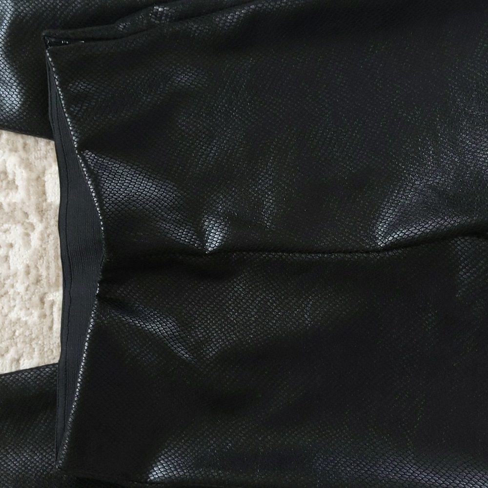 NEW Tahari Faux Leather Snakeskin Skinny Pants Small Black - Picture 8 of 16